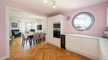 Coffee/tea maker, fridge, microwave, oven