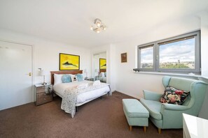 Iron/ironing board, free WiFi, bed sheets - Twin Bridges - Quayside Penthouse (Dundee)