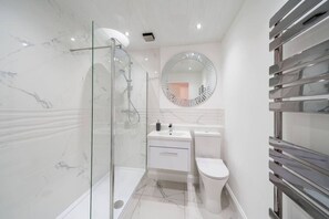 Douche, serviettes fournies