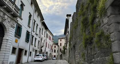 Accogliente Loft Immerso nel Centro Storico di Serravalle