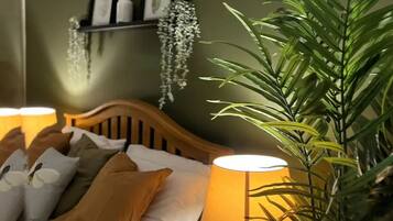 4 bedrooms, desk, iron/ironing board, free WiFi