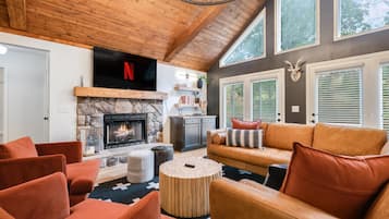 TV, fireplace