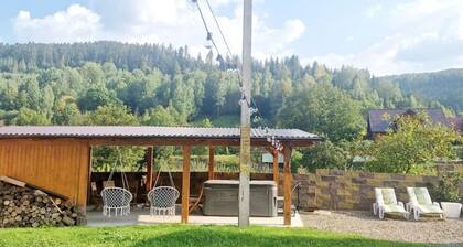Bucovina-mountainhouse-5br-fireplace-hottub-wifi