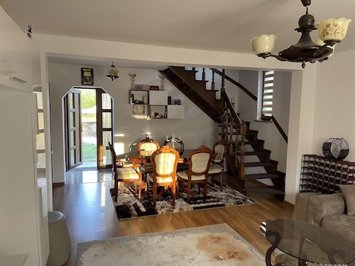 Bucovina-mountainhouse-5br-fireplace-hottub-wifi