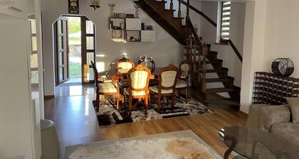 Bucovina-mountainhouse-5br-fireplace-hottub-wifi