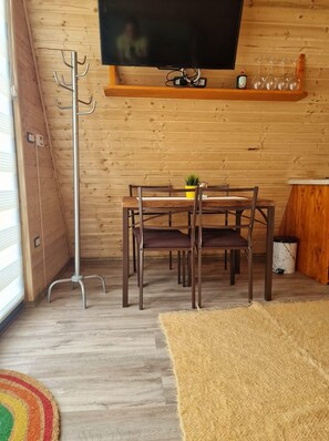 Chalet | Dining