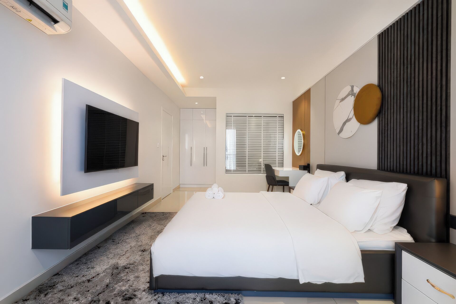 Minibar, desk, laptop workspace, blackout curtains