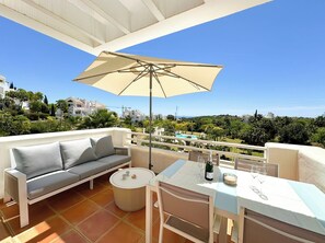 Outdoor dining - Luxury Apartment at the Alcazaba Blue Lagoon (Casares)