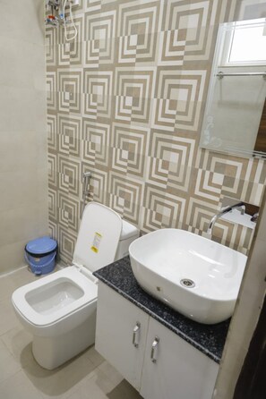 Bruser, brusehoved med spredningseffekt, håndklæder, Sæbe