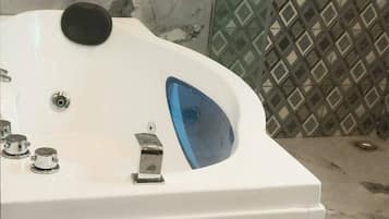 Towels, soap, shampoo, toilet paper