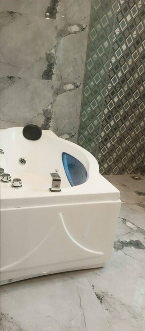 Towels, soap, shampoo, toilet paper - 2 Bedroom Private Apartment in a Luxurious house in Posh area. Close to Airport (Lahore)