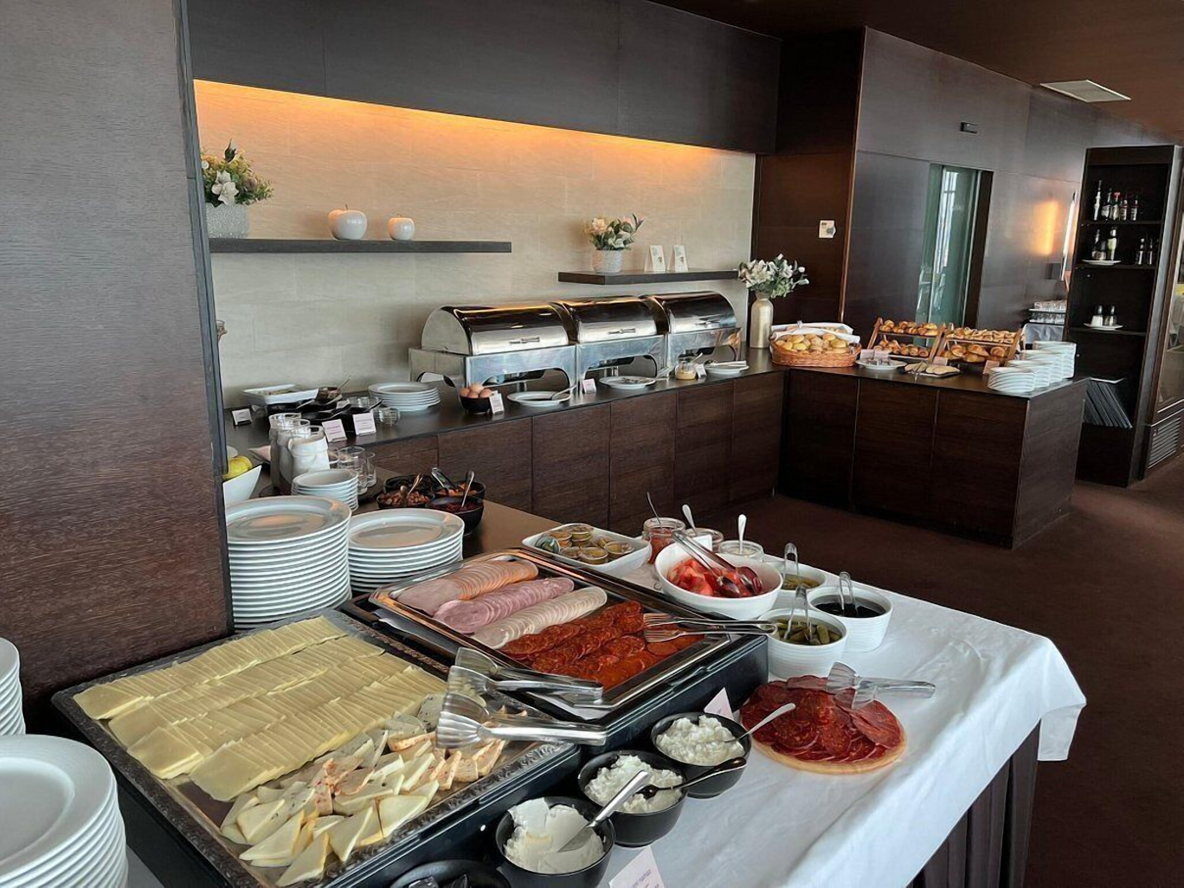 Daily buffet breakfast (EUR 16 per person)