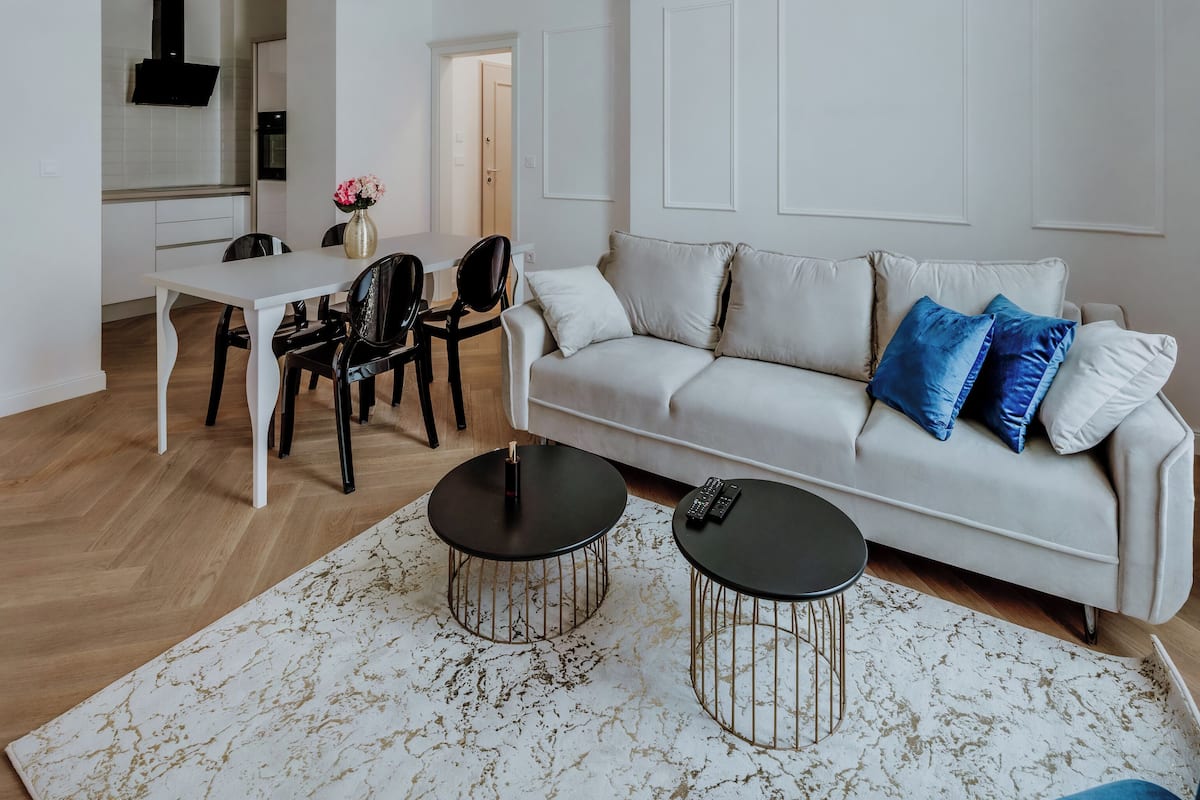 Appartement, 1 chambre | Aire de séjour | Téléviseur connecté, livres, bureau