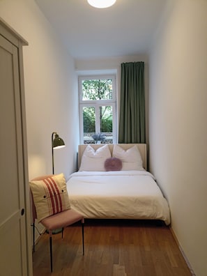 9 bedrooms, desk, iron/ironing board, WiFi