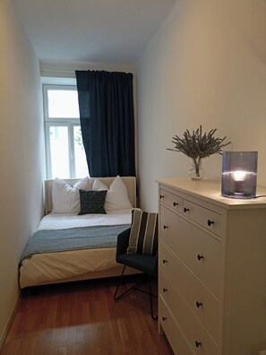 9 bedrooms, desk, iron/ironing board, WiFi - 170m2 with private garden (Wien)