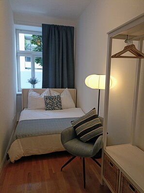 9 bedrooms, desk, iron/ironing board, WiFi - 170m2 with private garden (Wien)