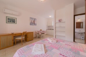 Studio – classic, 1 soverom | Oppholdsområde | TV