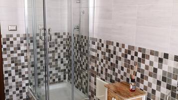 Villa | Bathroom | Shower, hair dryer, towels