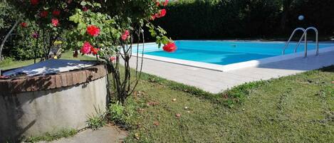 Alberca al aire libre por temporada