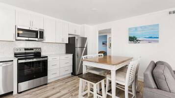 Coffee/tea maker, fridge, microwave, oven