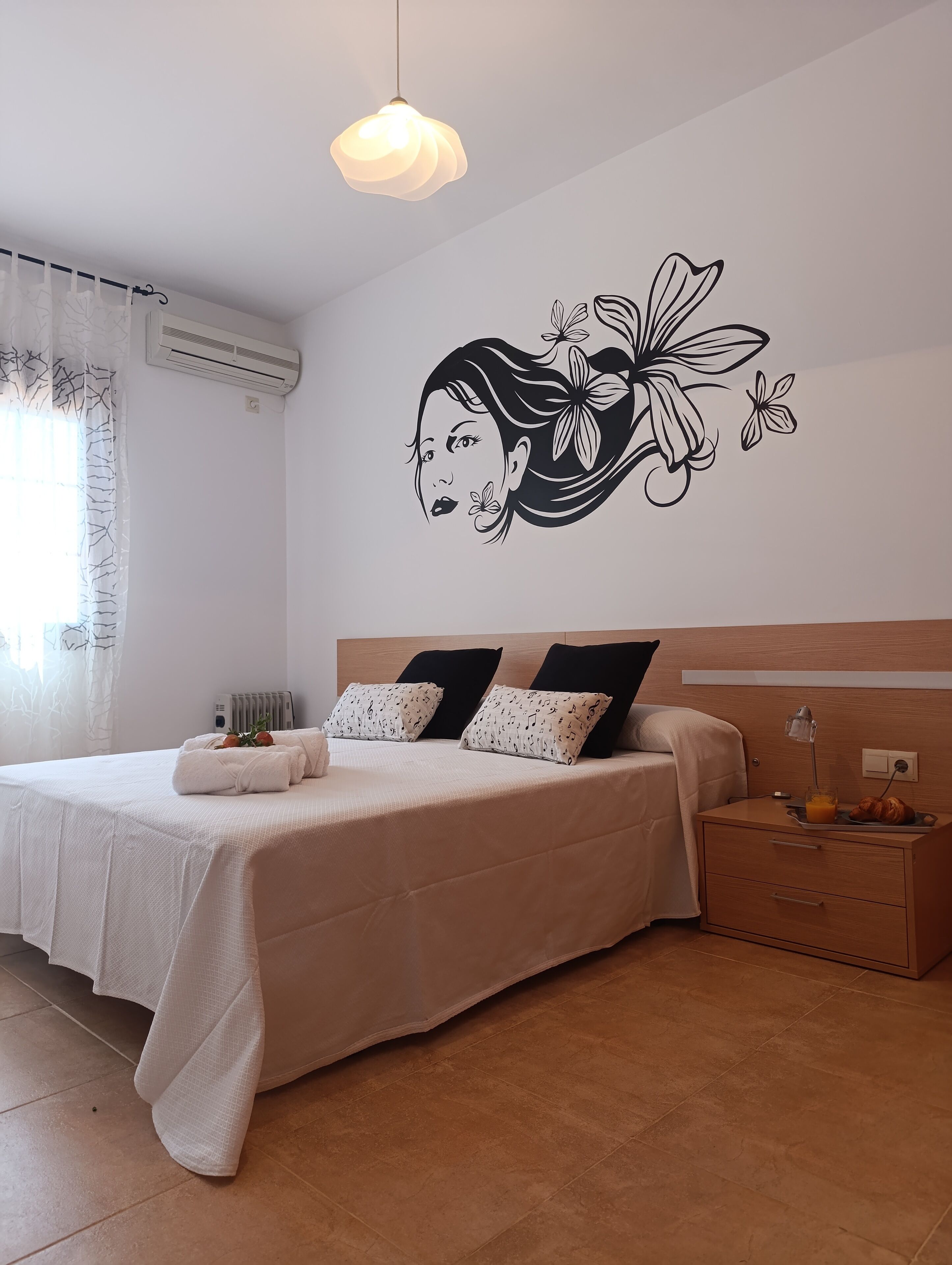 5 bedrooms, iron/ironing board, WiFi, bed sheets