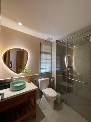 Luxury Villa | Bathroom | Free toiletries, slippers, towels, soap - Kim Sa Village - NovaWorld Phan Thiet (Phan Thiet)