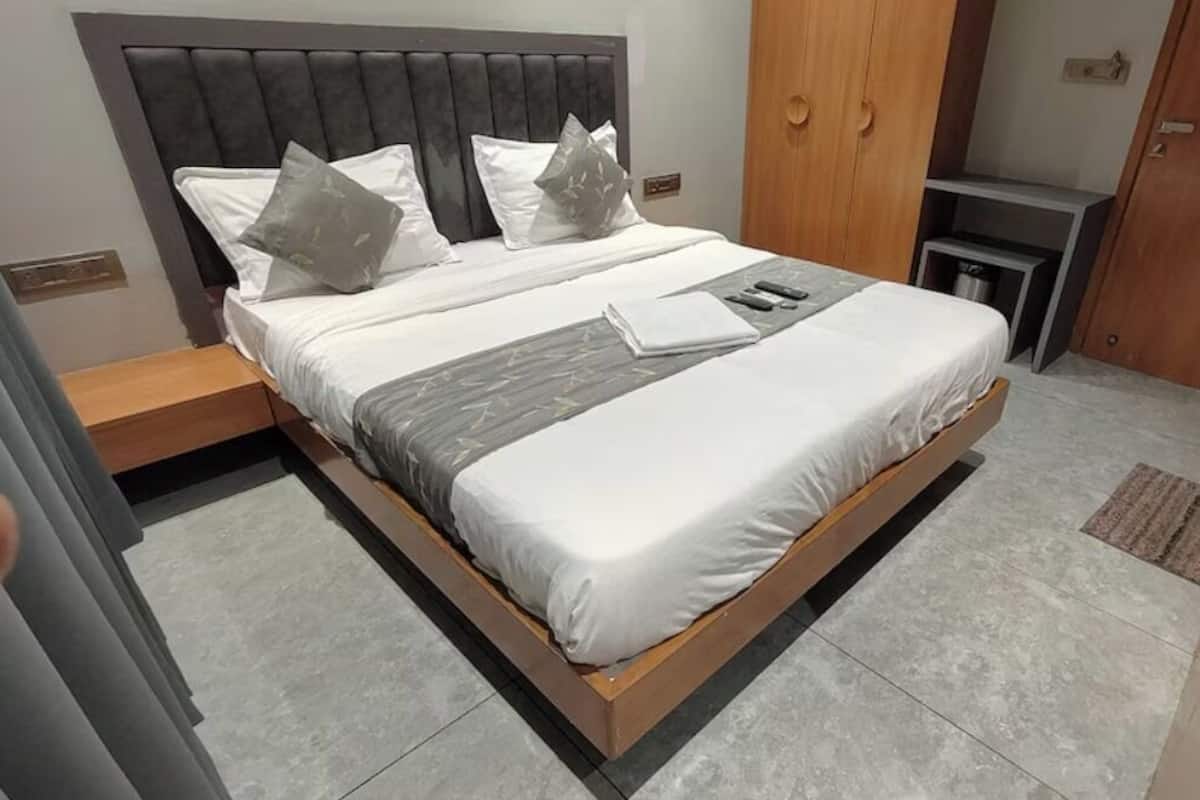 Premium bedding, pillowtop beds, desk, laptop workspace