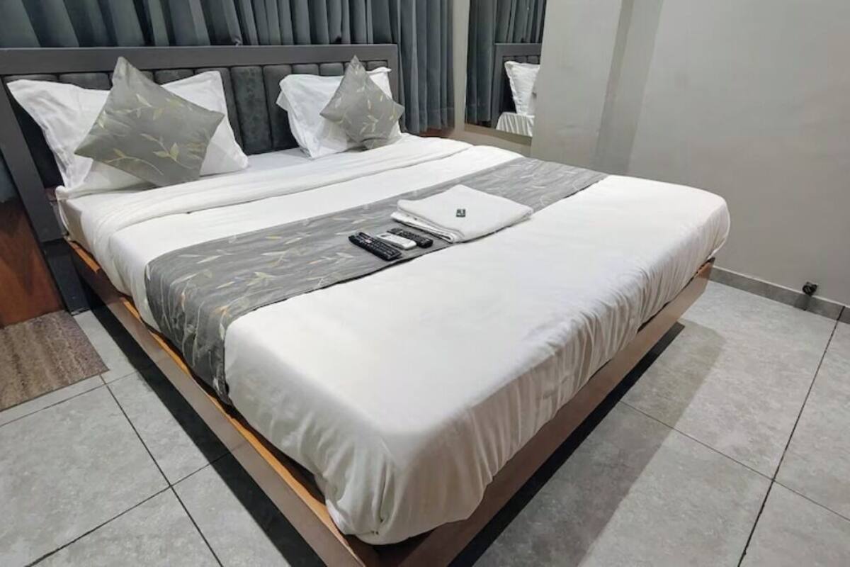 Premium bedding, pillowtop beds, desk, laptop workspace