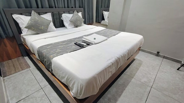 Premium bedding, pillowtop beds, desk, laptop workspace
