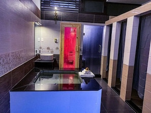 Đồ dùng nhà tắm miễn phí, máy sấy tóc, dép đi trong nhà 