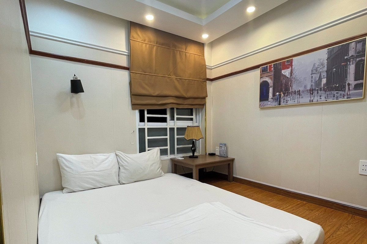 Mimosa Room | In-room safe, desk, laptop workspace, iron/ironing board