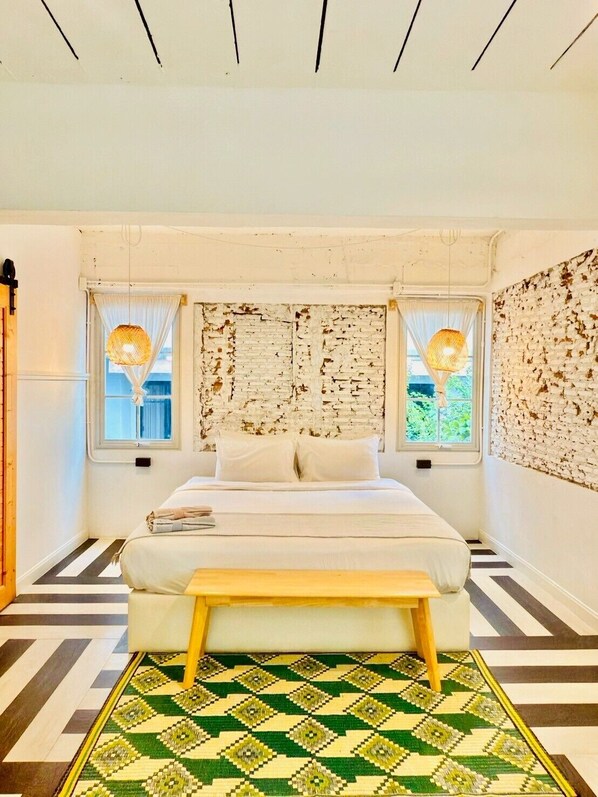 Family Room | Iron/ironing board, free WiFi, bed sheets
