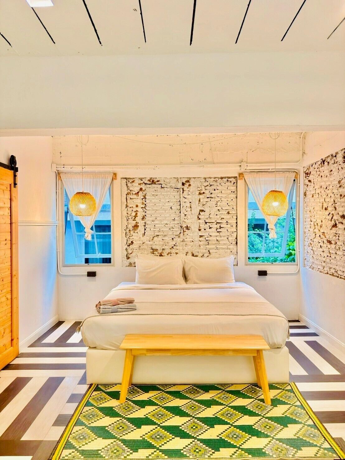 Habitación familiar | Tabla de planchar con plancha, wifi gratis y ropa de cama 