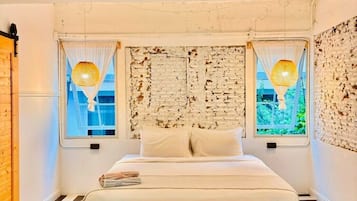 Family Room | Iron/ironing board, free WiFi, bed sheets