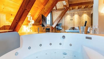 Exclusive Suite, Hot Tub | Private spa tub