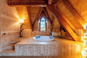 Exclusive Suite, Hot Tub | Private spa tub