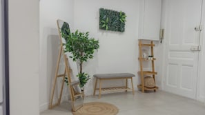 Interior - City-Center • Near Beach • A/C • Key Box • 7min to Train Station • Visitor Guide (Nice)