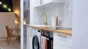 Interior - City-Center • Near Beach • A/C • Key Box • 7min to Train Station • Visitor Guide (Nice)