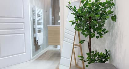 City-Center • Near Beach • A/C • Key Box • 7min to Train Station • Visitor Guide