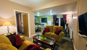 Superior-Apartment, 3 Einzelbetten, Meerblick | Schreibtisch, Bettwäsche