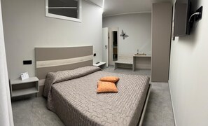 Basic Double Room | Desk, soundproofing, free WiFi - B&B COME NELLE FAVOLE (Saludecio)