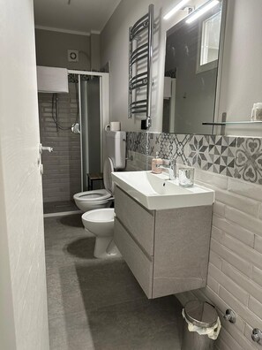 Basic Double Room | Desk, soundproofing, free WiFi