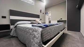 Basic Double Room | Desk, soundproofing, free WiFi