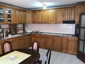 Réfrigérateur, four, grille-pain