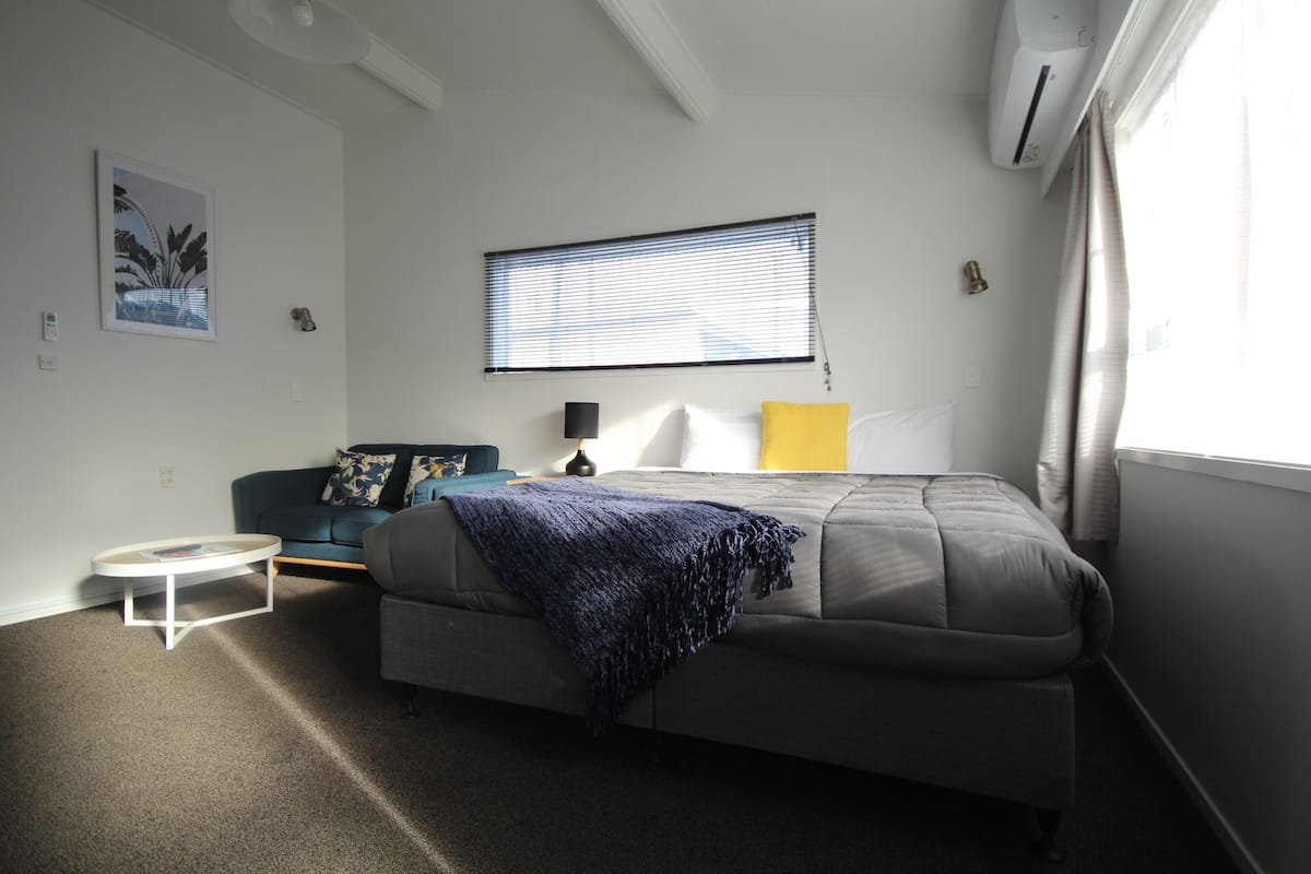 Comfort Apartment, Patio | Soundproofing, iron/ironing board, WiFi (free)