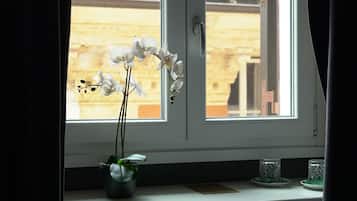 Superior-Doppelzimmer, Stadtblick | 1 Schlafzimmer, Zimmersafe, schallisolierte Zimmer, kostenloses WLAN
