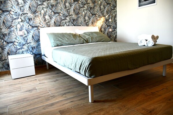 غرفة ديلوكس مزدوجة - بشرفة - منظر للجبل | خزنة داخل الغرفة وتجهيزات عازلة للصوت وواي فاي مجانًا