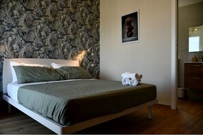 Deluxe Double Room, Balcony, Mountain View | 1 bedroom, in-room safe, soundproofing, free WiFi