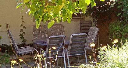 Cozy, comfortable vacation apartment with balcony and garden