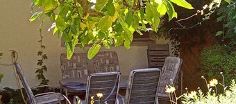 Cozy, comfortable vacation apartment with balcony and garden